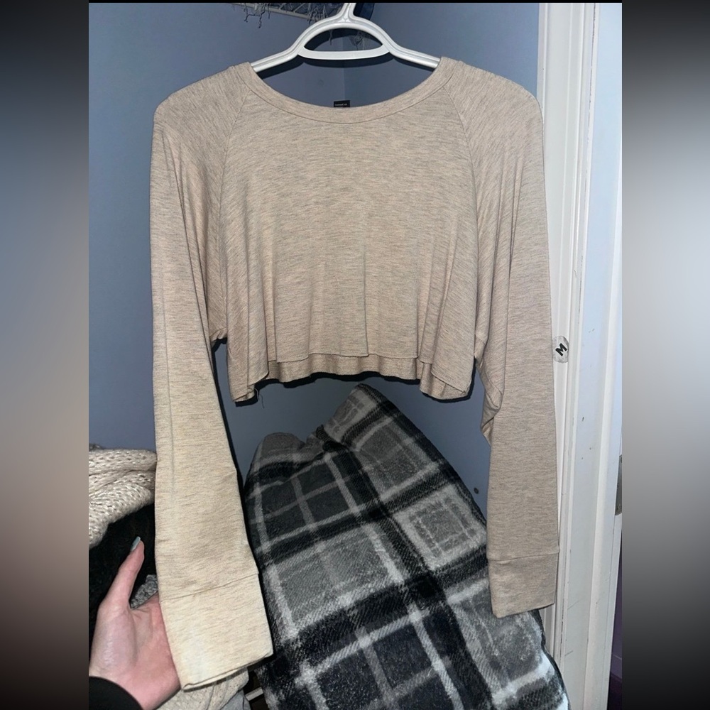 NWOT Forever 21 Crop Top Long Sleeve Medium